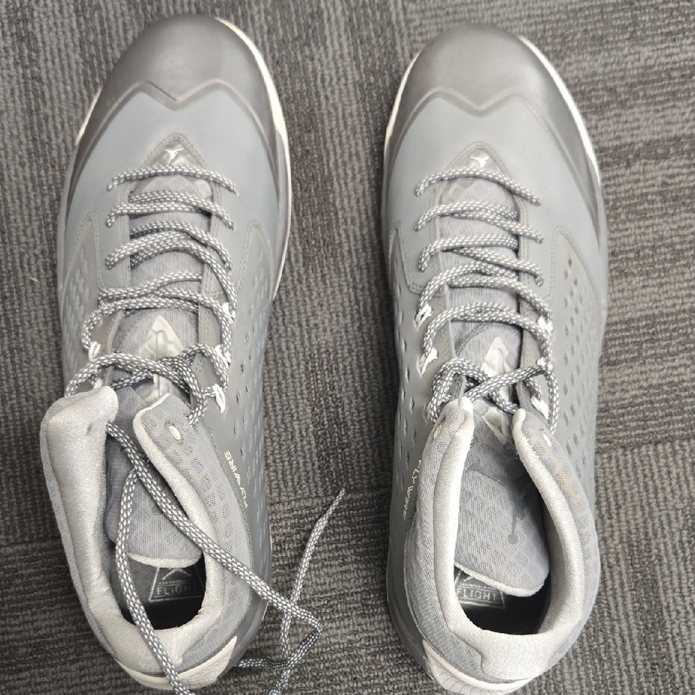 Jordan Gray Sneakers